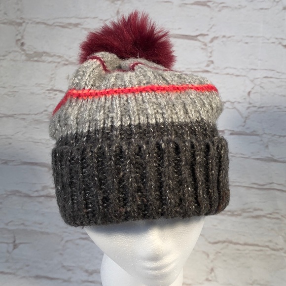 Gap Knit hat Pom Pom Style One size Gray burgundy with stretch - Picture 6 of 8